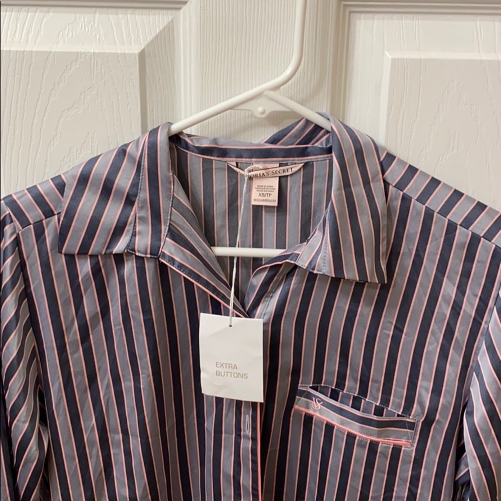 NWOT Victoria’s Secret Silky Pajama Top - Picture 5 of 10